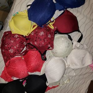 Lot of 8 bras